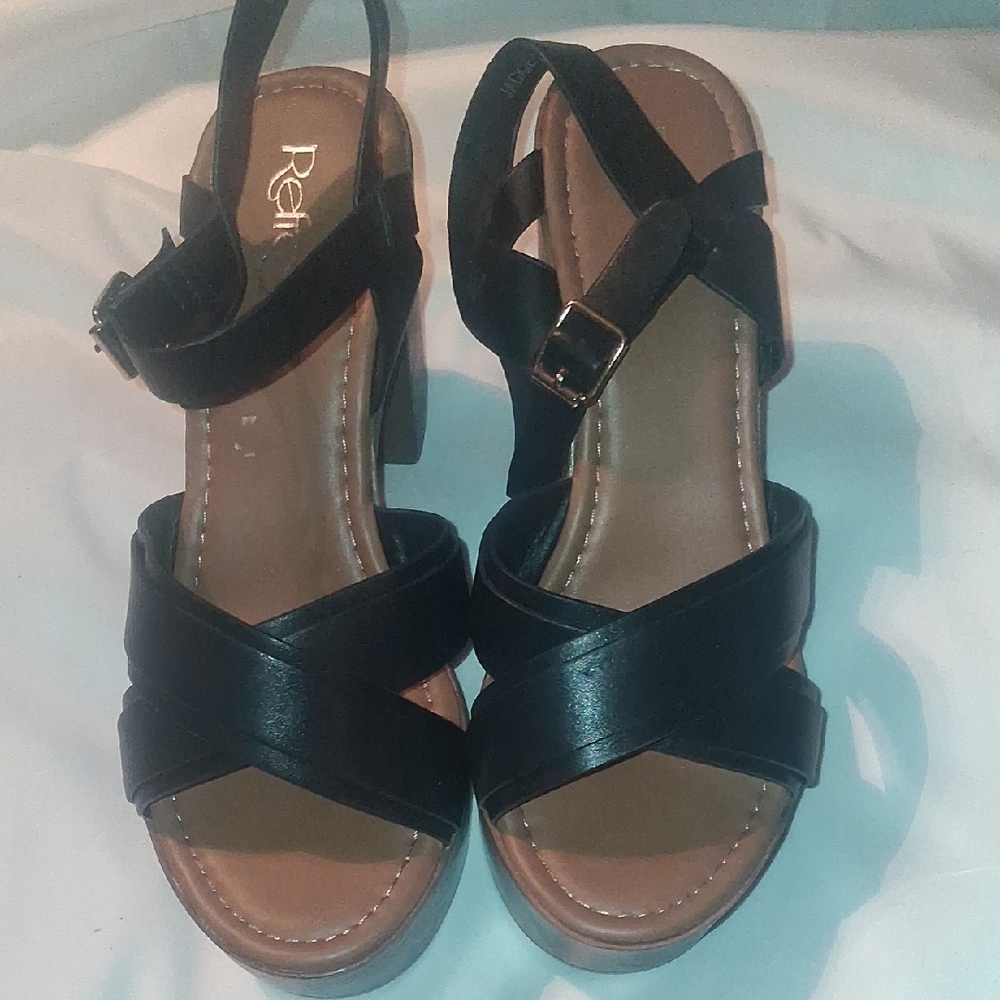 Jackie 05 Refresh Black Crisscross Sandals